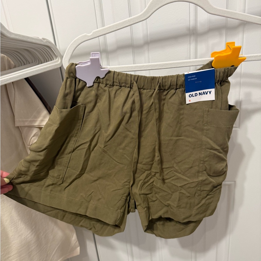 Old Navy Women's Khaki Cargo Shorts